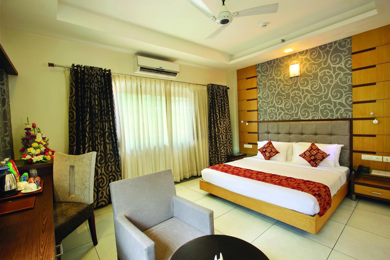 Hotel Aswathy Kodungallur Екстер'єр фото