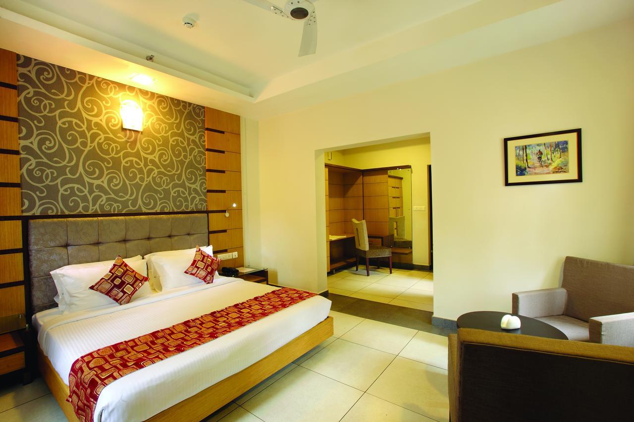 Hotel Aswathy Kodungallur Екстер'єр фото