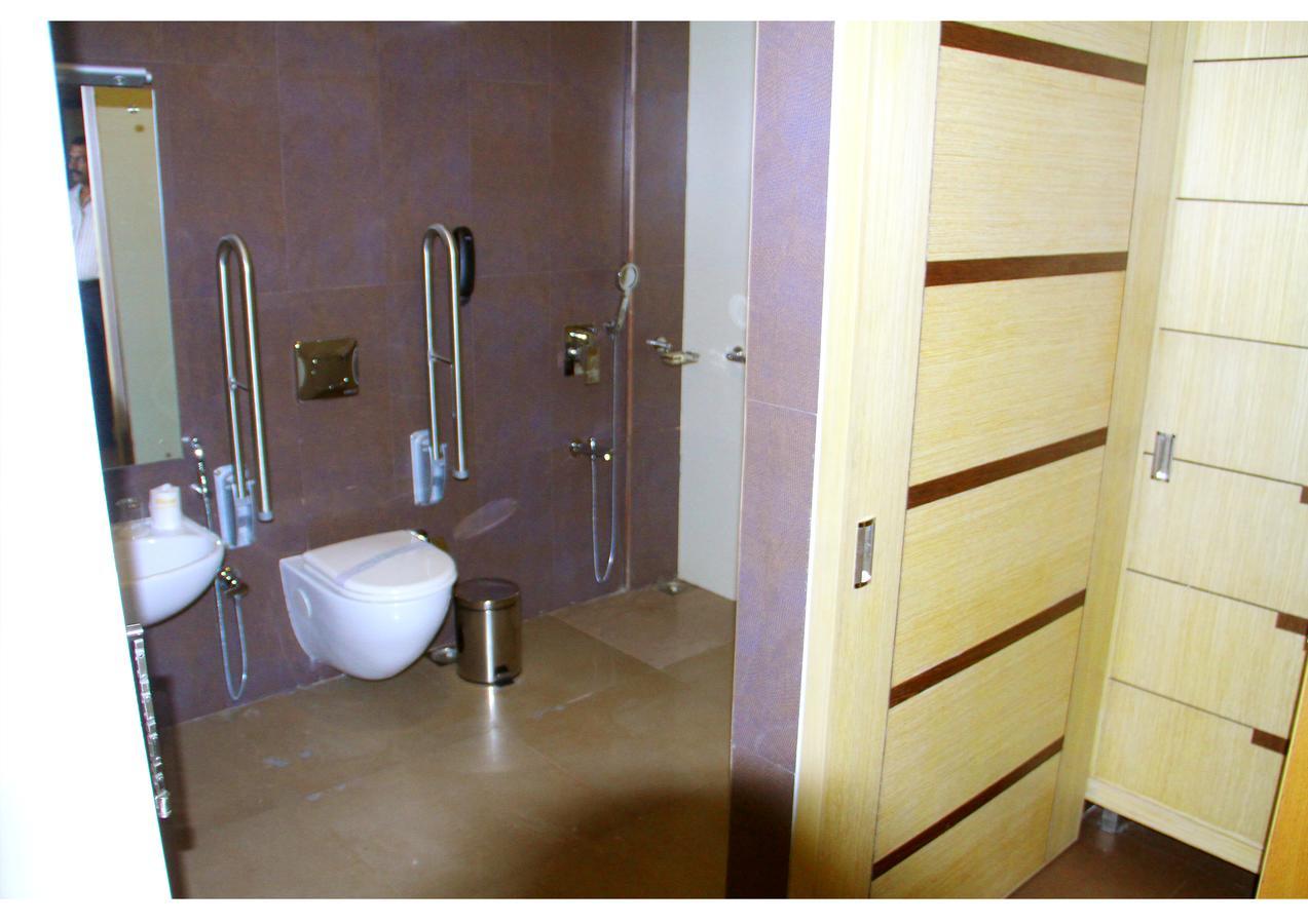 Hotel Aswathy Kodungallur Екстер'єр фото